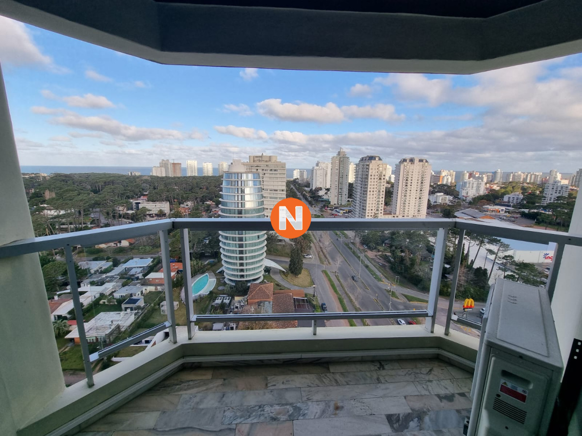 Apartamento Ref.224961 - Vende espectacular apartamento de 3 dormitorios en Punta del Este