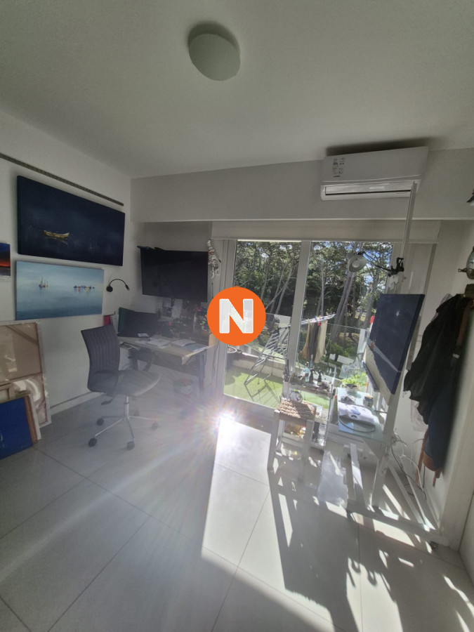 Apartamento Ref.225086 - Apartamento en venta primera linea Playa Mansa Punta del Este 2 dormitorios