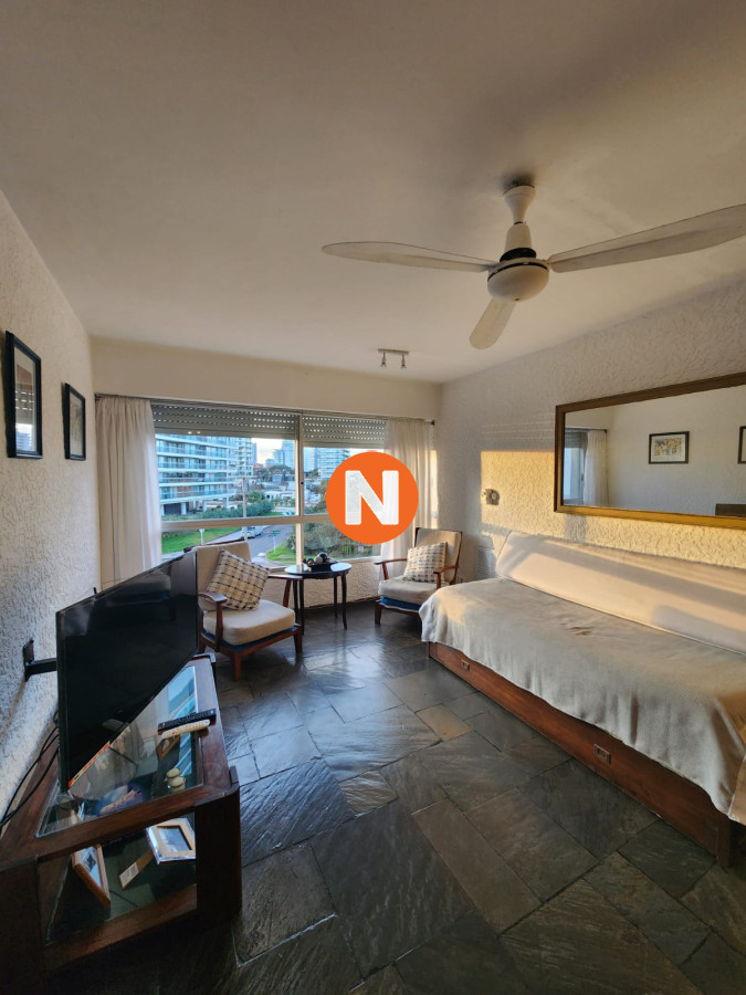 Apartamento Ref.222823 - Departamento de 1 dormitorio en venta en complejo frente al mar , Playa Brava , Punta del este 