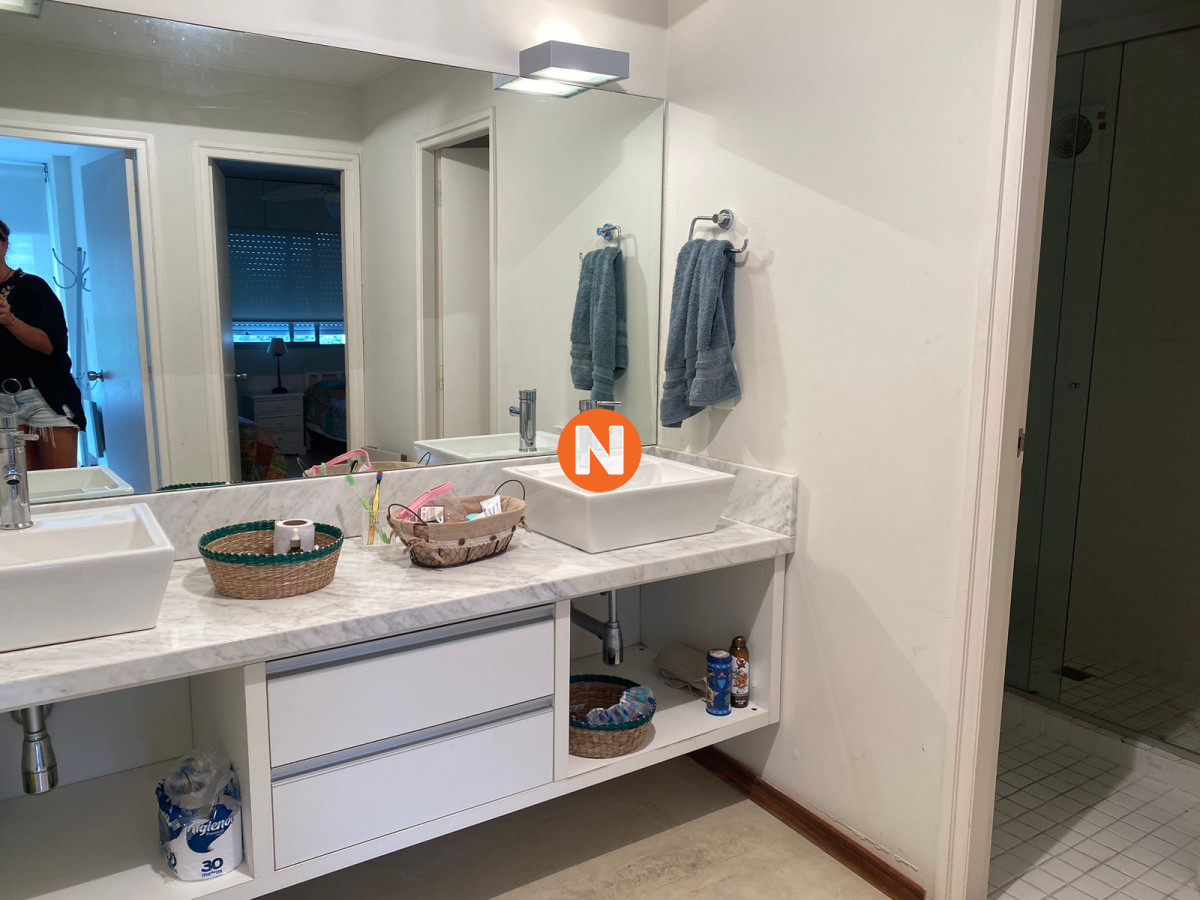 Apartamento Ref.225328 - En venta Departamento de 3 dormitorios acogedor con 2 Terrazas en Punta del Este 
