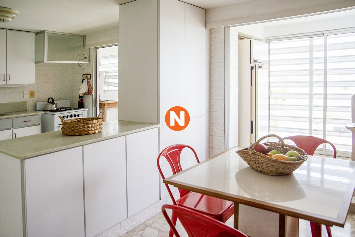 Apartamento Ref.225343 - Departamento de 3 dormitorios en venta frente al mar, torre emblematica