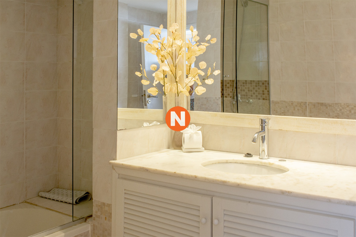 Apartamento Ref.224888 - Apartamento de 2 dormitorios con vista al mar en venta en Peninsula.