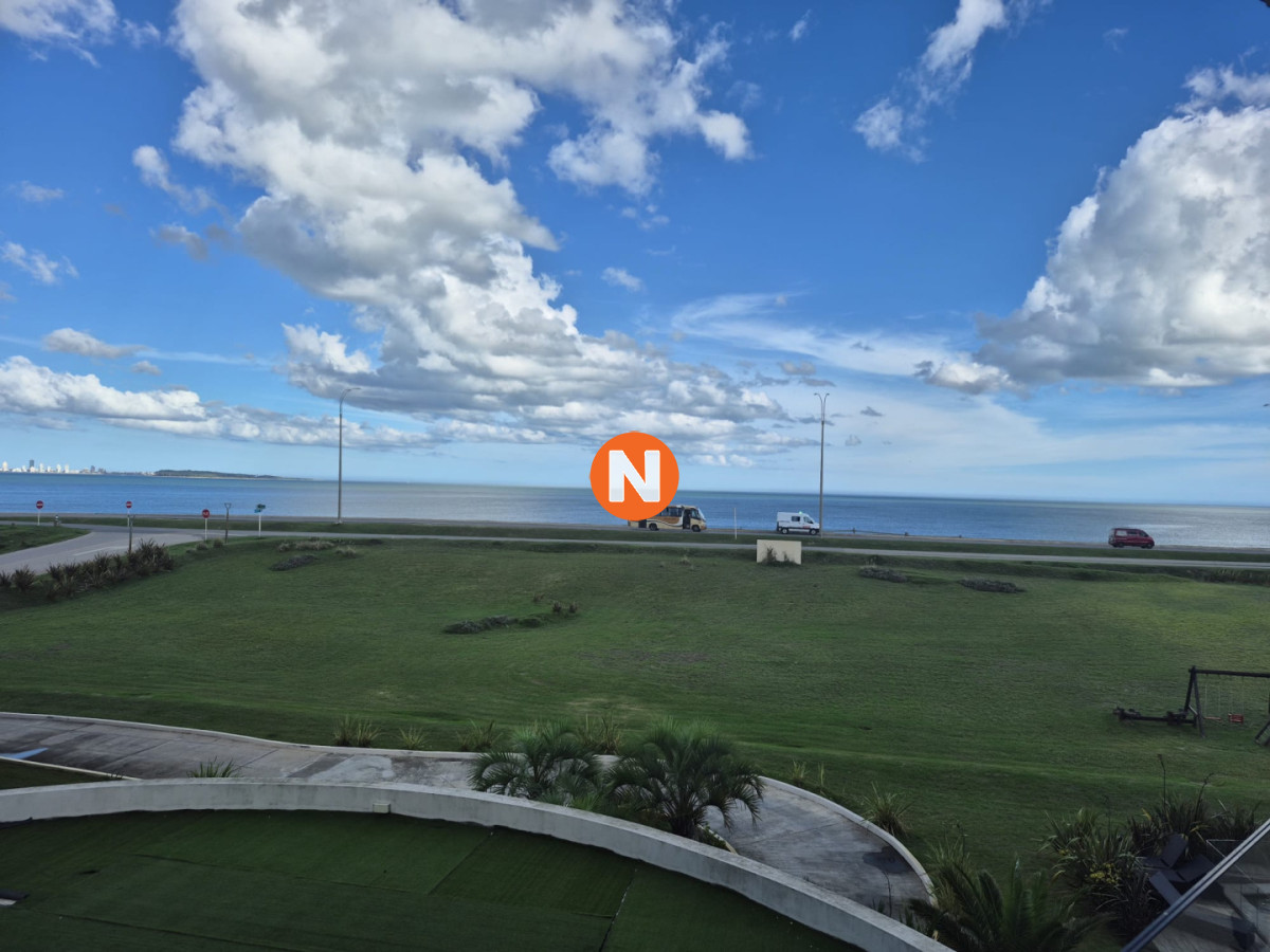 Apartamento Ref.225086 - Apartamento en venta primera linea Playa Mansa Punta del Este 2 dormitorios