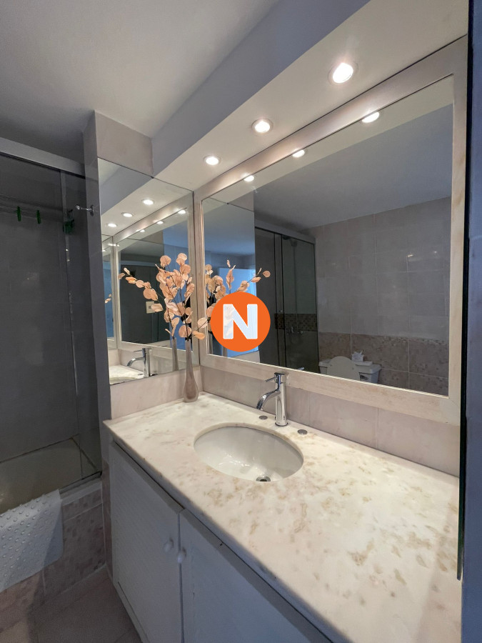 Apartamento Ref.224888 - Apartamento de 2 dormitorios con vista al mar en venta en Peninsula.