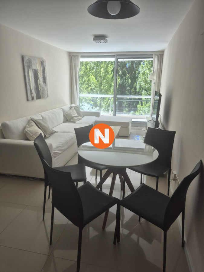 Apartamento Ref.225068 - Apartamento en Venta de 2 dormitorios en Punta del Este Sobre Roosevelt