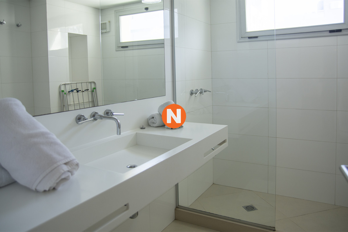 Apartamento Ref.225333 - Departamento de 3 dormitorios con parrillero en venta, edificio nuevo en la Peninsula.