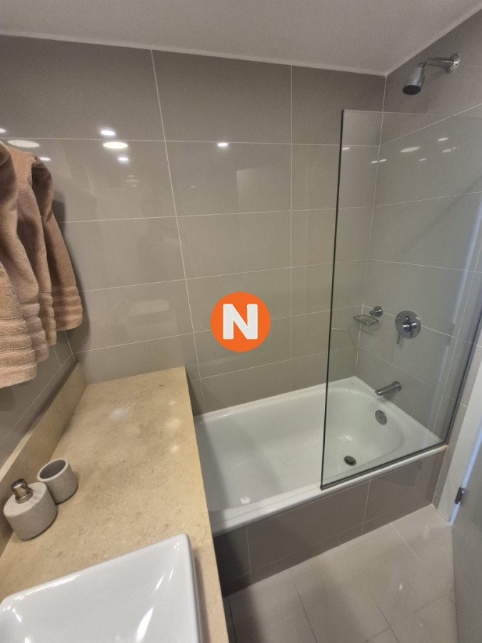 Apartamento Ref.225068 - Apartamento en Venta de 2 dormitorios en Punta del Este Sobre Roosevelt