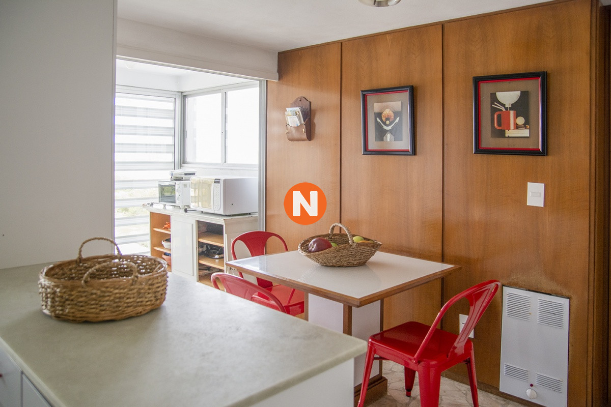Apartamento Ref.225343 - Departamento de 3 dormitorios en venta frente al mar, torre emblematica