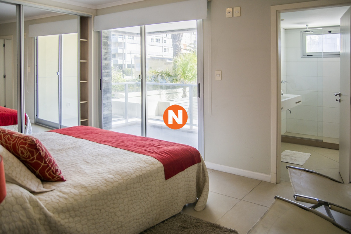 Apartamento Ref.225333 - Departamento de 3 dormitorios con parrillero en venta, edificio nuevo en la Peninsula.