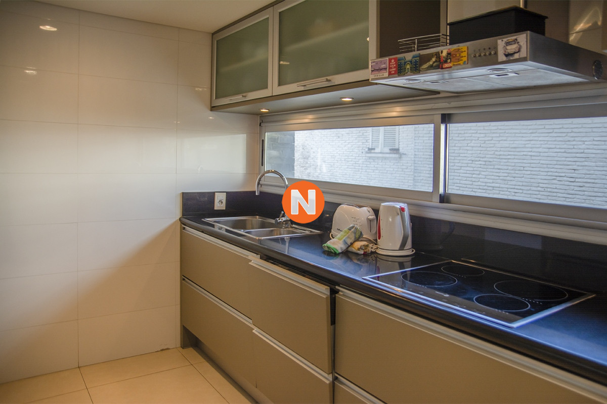 Apartamento Ref.225333 - Departamento de 3 dormitorios con parrillero en venta, edificio nuevo en la Peninsula.