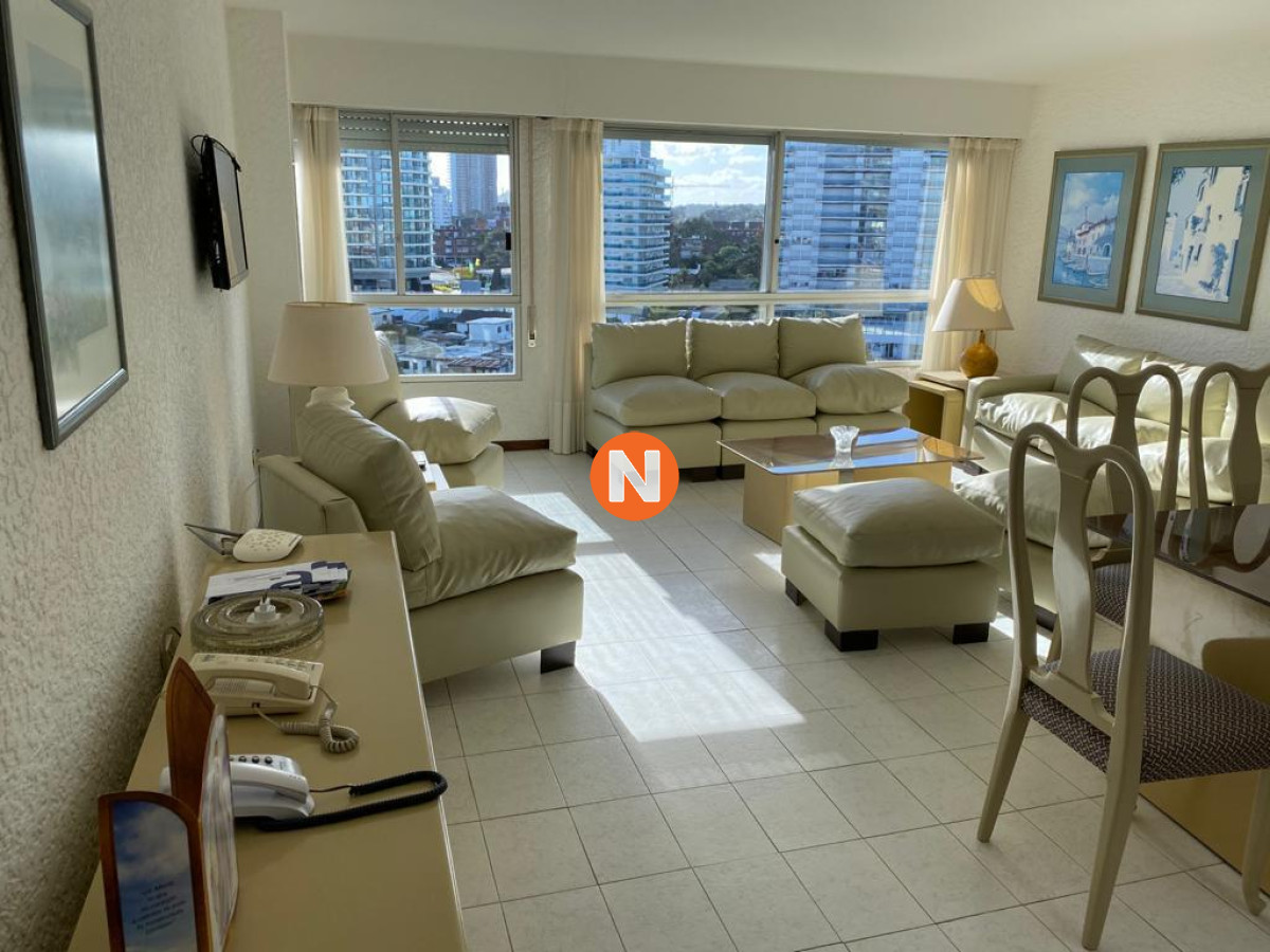 Apartamento Ref.224885 - Vende Apartamento de 3 dormitorios en Brava, Excelente edificio.