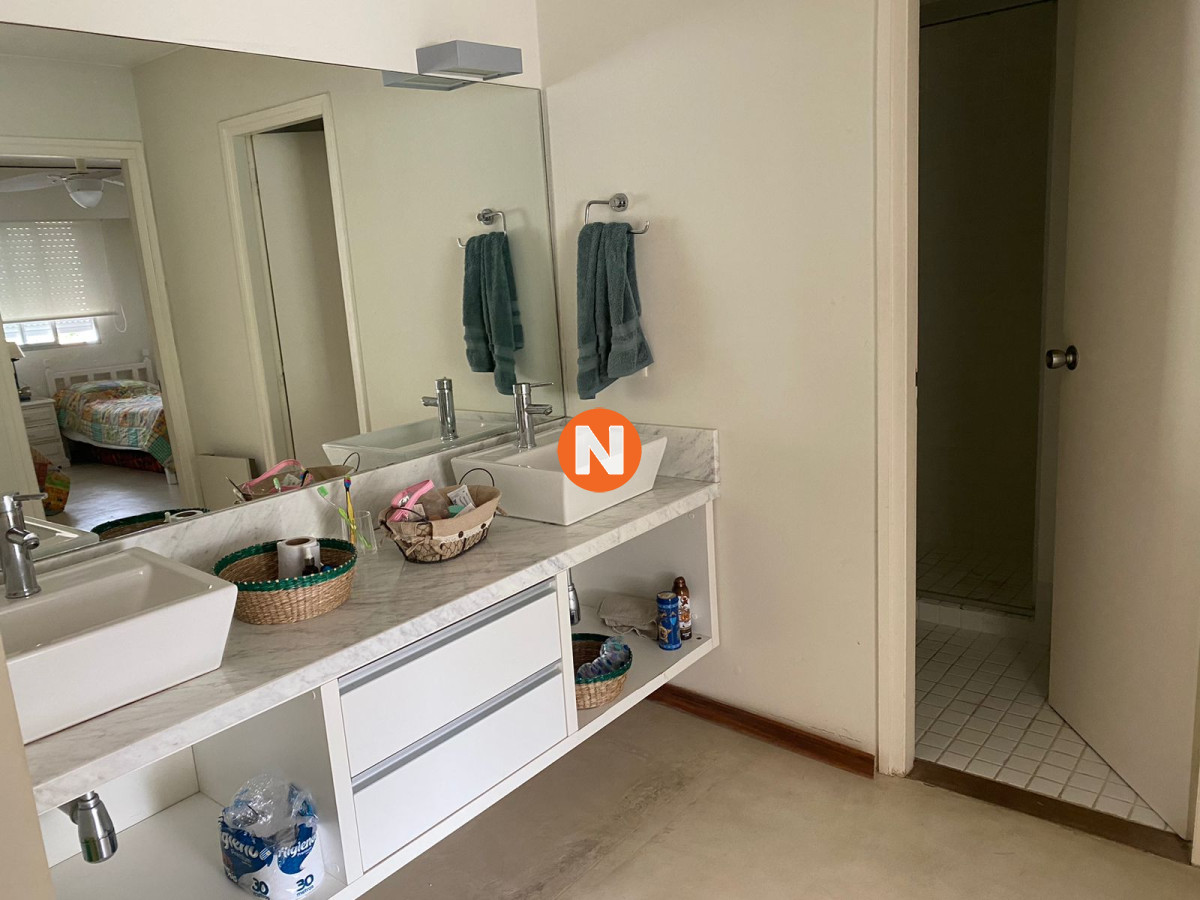 Apartamento Ref.225328 - En venta Departamento de 3 dormitorios acogedor con 2 Terrazas en Punta del Este 