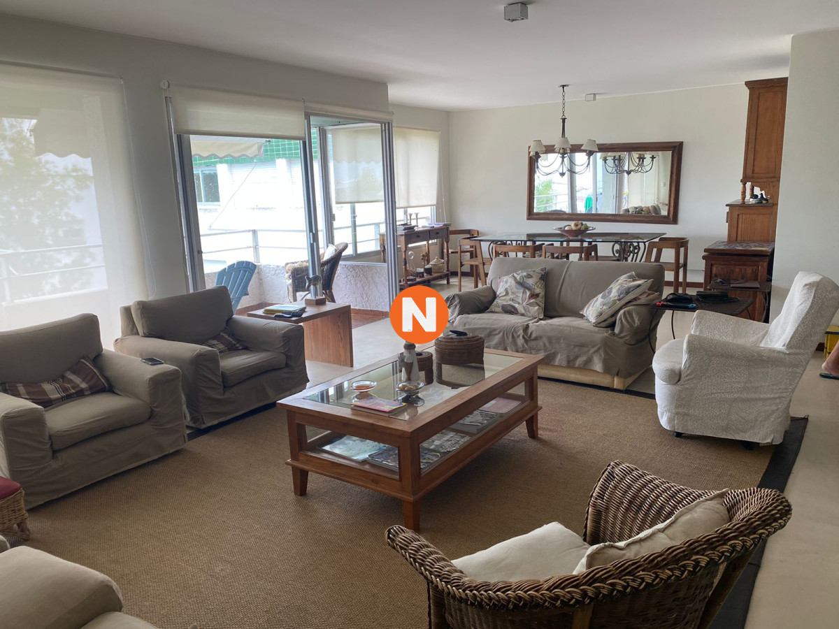 Apartamento Ref.225328 - En venta Departamento de 3 dormitorios acogedor con 2 Terrazas en Punta del Este 