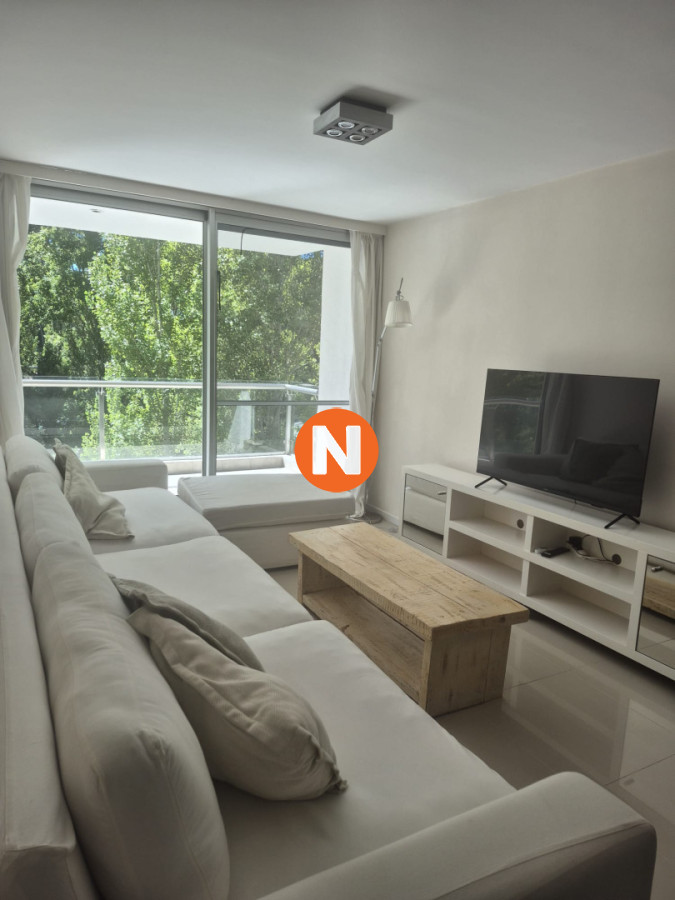 Apartamento Ref.225068 - Apartamento en Venta de 2 dormitorios en Punta del Este Sobre Roosevelt
