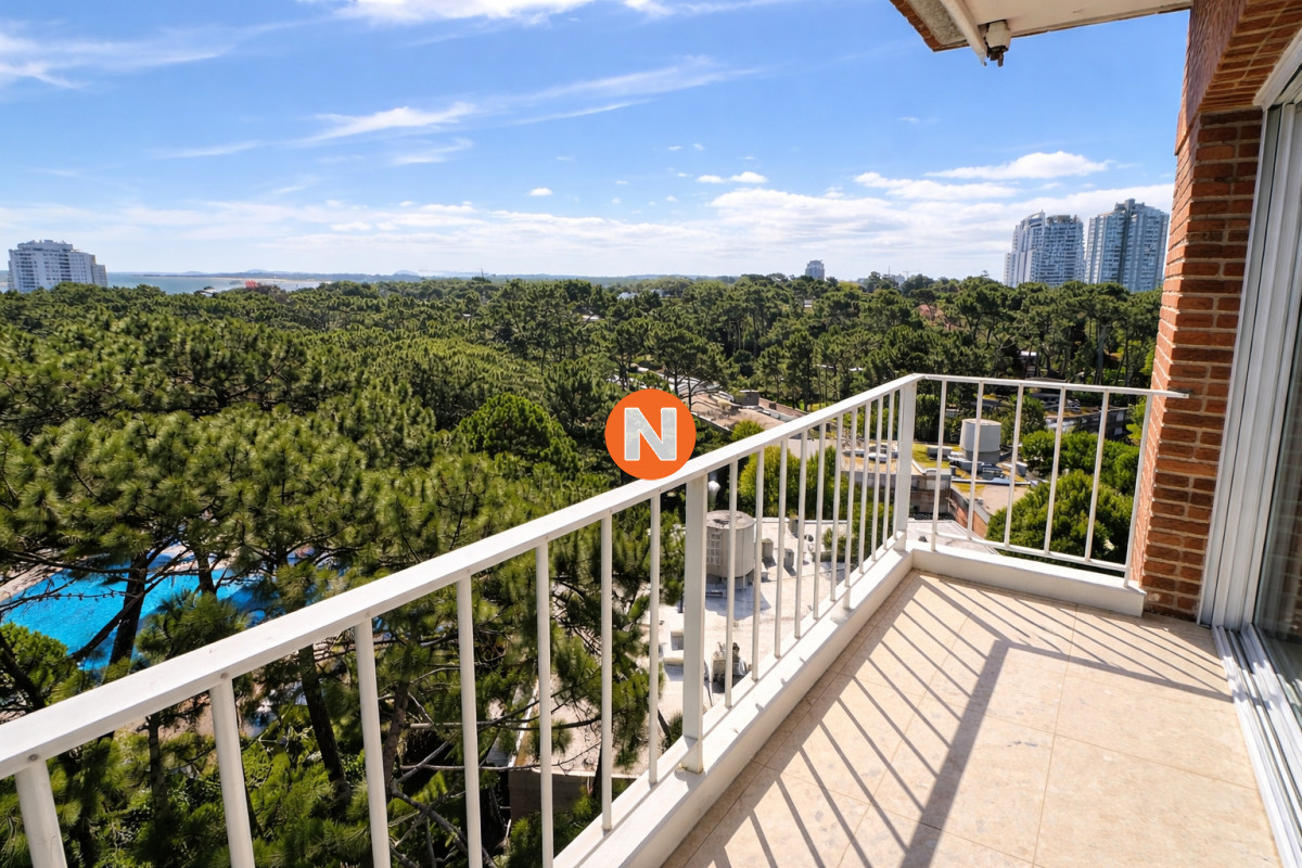 Apartamento Ref.224929 - En venta apartamento de 2 dormitorios y medio, esquinero en Arcobaleno, Punta del Este