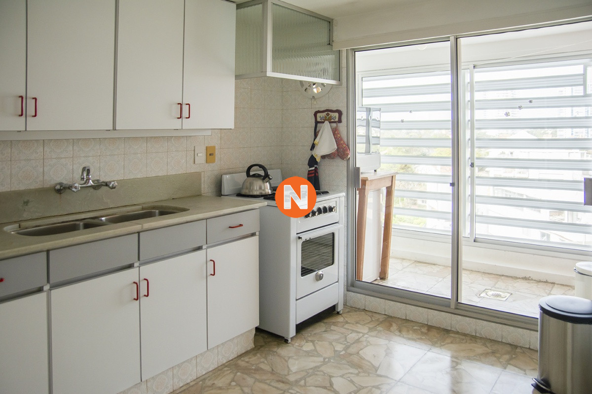 Apartamento Ref.225343 - Departamento de 3 dormitorios en venta frente al mar, torre emblematica