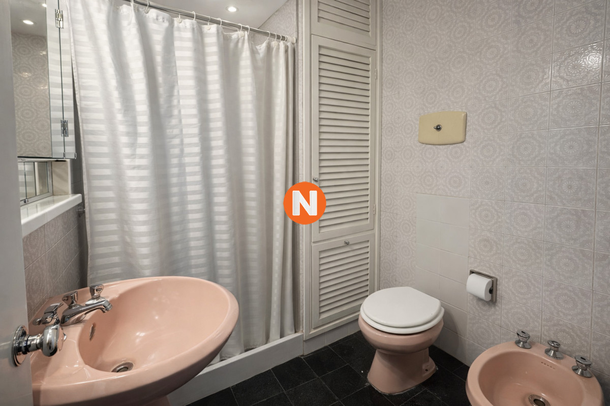 Apartamento Ref.224929 - En venta apartamento de 2 dormitorios y medio, esquinero en Arcobaleno, Punta del Este