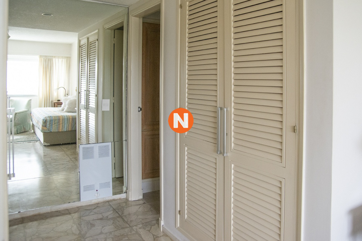 Apartamento Ref.225343 - Departamento de 3 dormitorios en venta frente al mar, torre emblematica