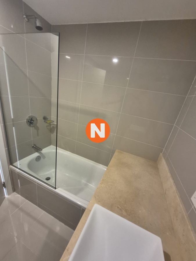 Apartamento Ref.225068 - Apartamento en Venta de 2 dormitorios en Punta del Este Sobre Roosevelt