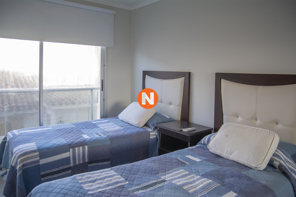 Apartamento Ref.225333 - Departamento de 3 dormitorios con parrillero en venta, edificio nuevo en la Peninsula.