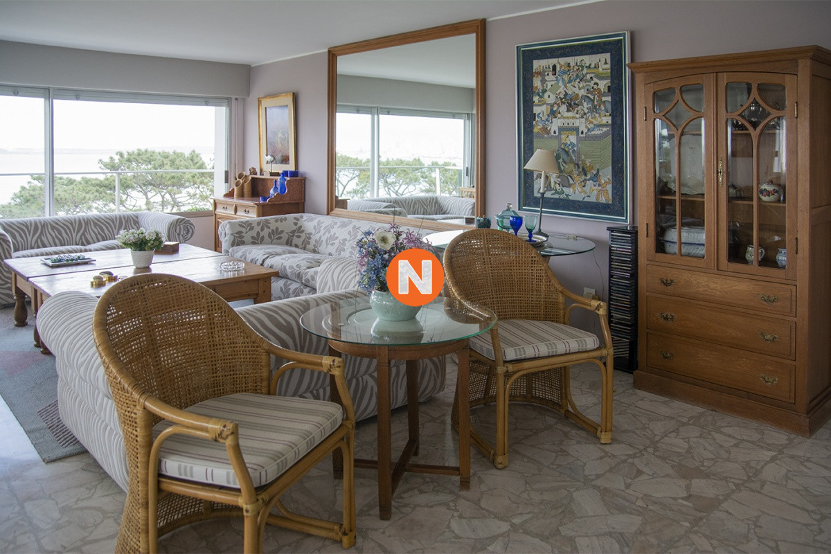 Apartamento Ref.225343 - Departamento de 3 dormitorios en venta frente al mar, torre emblematica