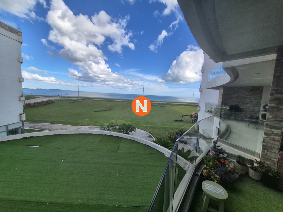 Apartamento Ref.225086 - Apartamento en venta primera linea Playa Mansa Punta del Este 2 dormitorios