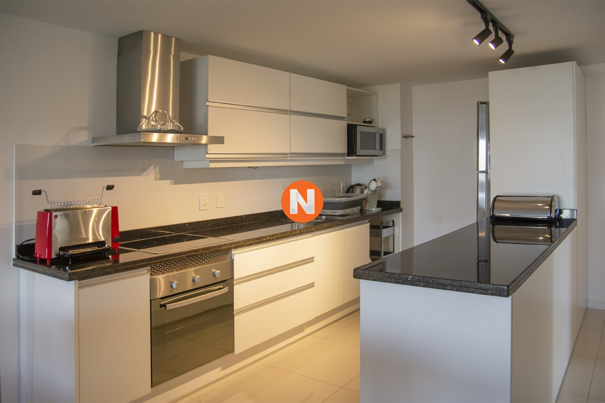 Apartamento Ref.222886 - Apartamento en venta en Torre esmeralda de 3 dormitorios , en Punta del Este