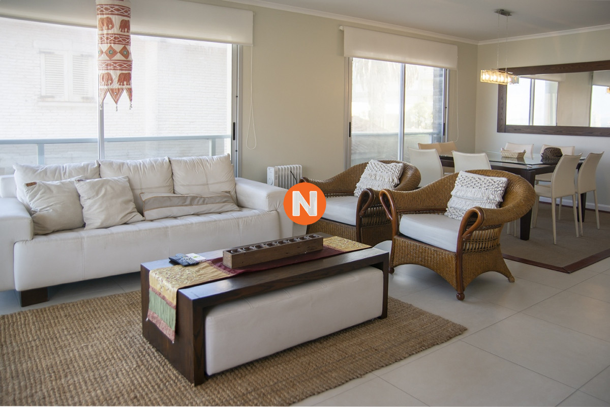 Apartamento Ref.225333 - Departamento de 3 dormitorios con parrillero en venta, edificio nuevo en la Peninsula.