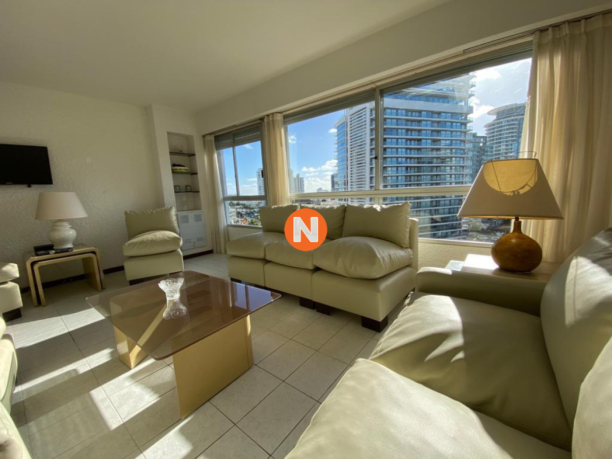 Apartamento Ref.224885 - Vende Apartamento de 3 dormitorios en Brava, Excelente edificio.