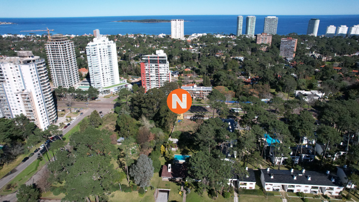 Casa Ref.225734 - Muy buena propiedad en venta, 5 dormitorios en barrio Cantegril, Punta del Este 
