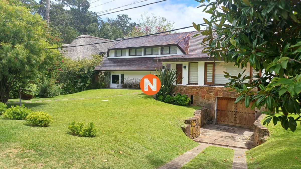 Casa Ref.225506 - Vende gran casa para vivir todo el año, de 3 dormitorios en Punta del Este 