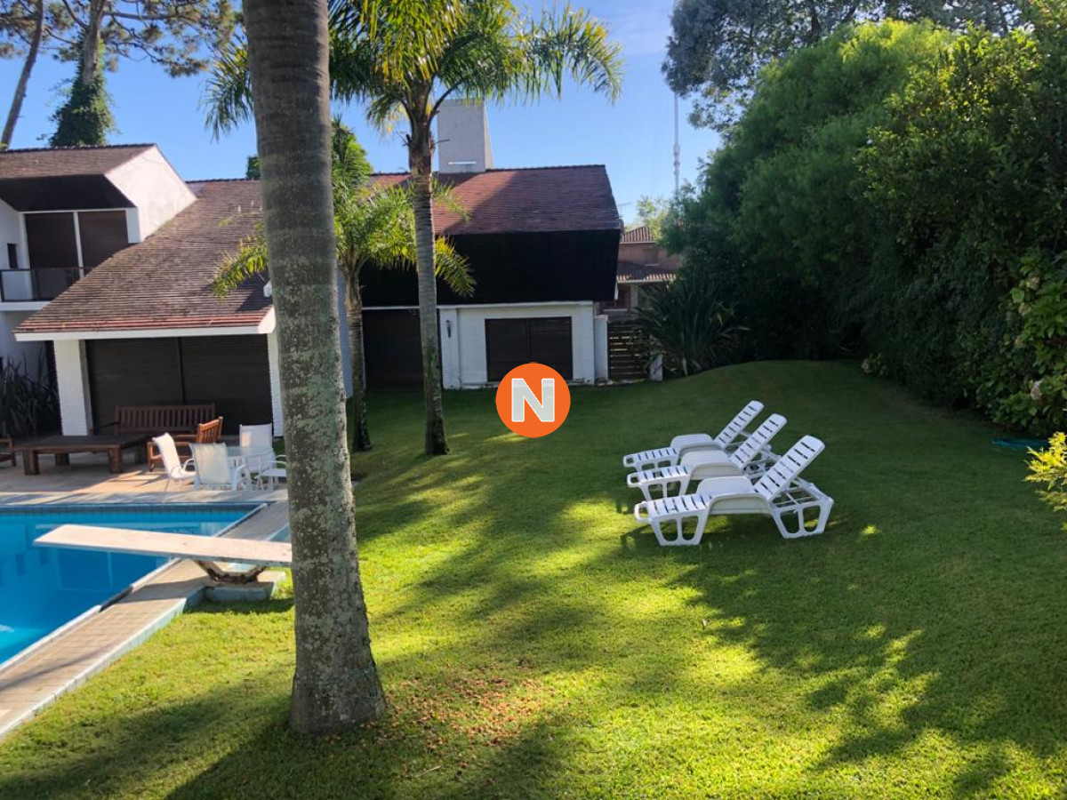 Casa Ref.225734 - Muy buena propiedad en venta, 5 dormitorios en barrio Cantegril, Punta del Este 