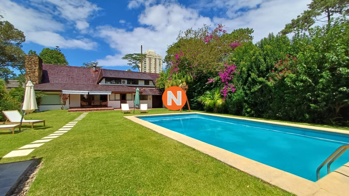 Casa Ref.225506 - Vende gran casa para vivir todo el año, de 3 dormitorios en Punta del Este 