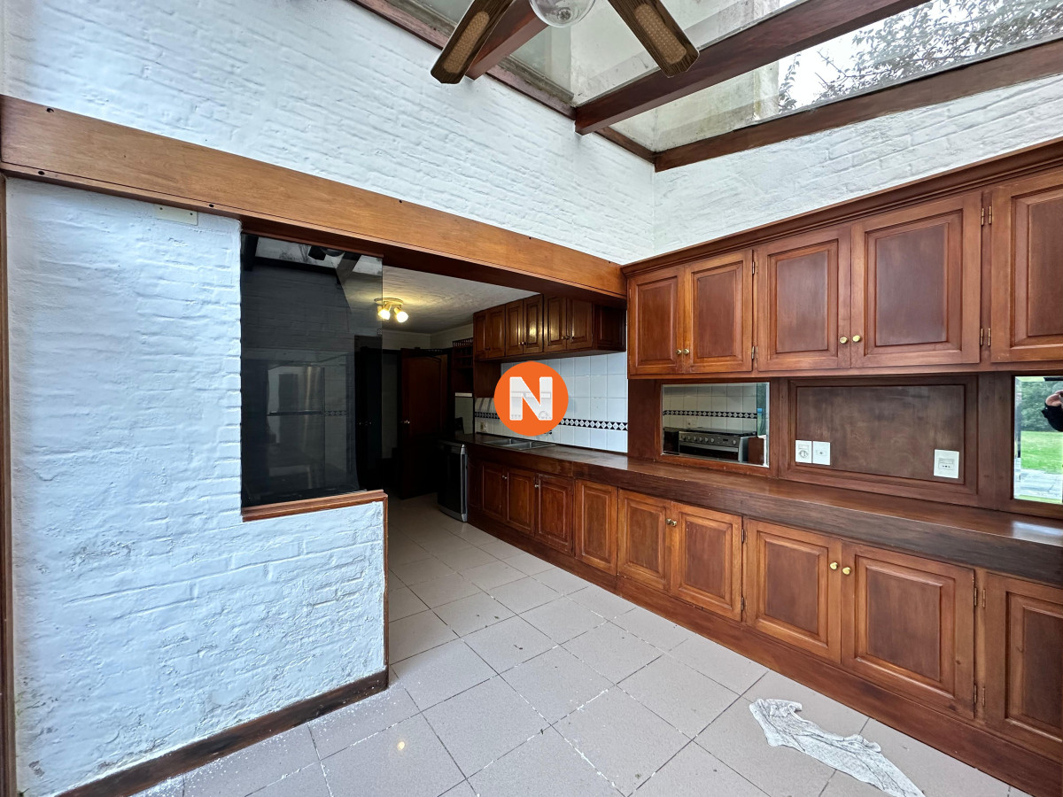 Casa Ref.225732 - En venta casa en Barrio Golf, Punta del Este de 6 dormitorios.