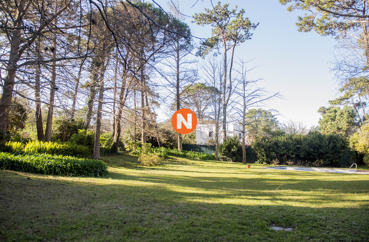 Casa Ref.225730 - Casa de 4 dormitorios en venta, en Golf Punta del Este