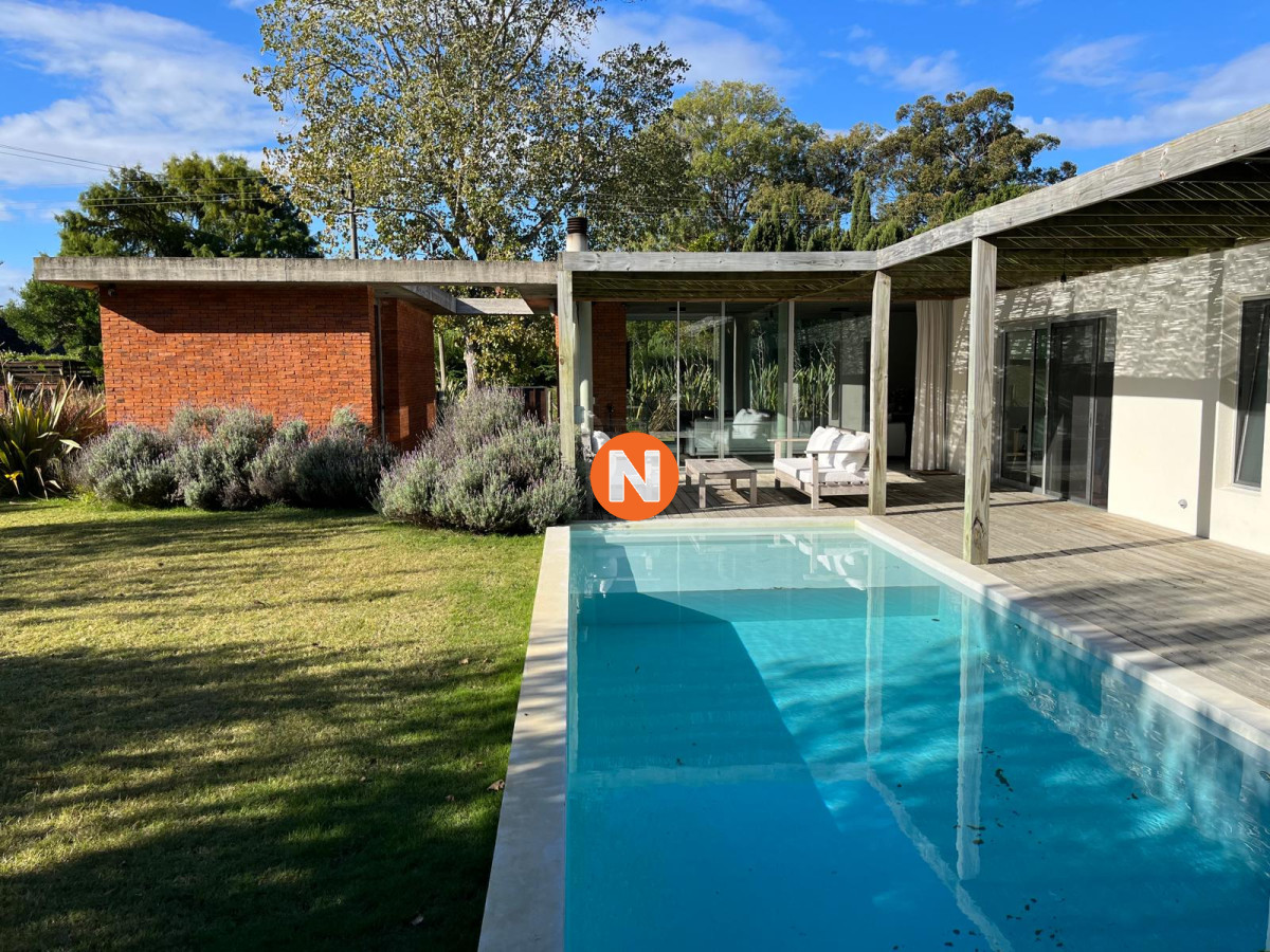 Casa Ref.225731 - Casa en venta de 3 dormitorios en Punta del Este.