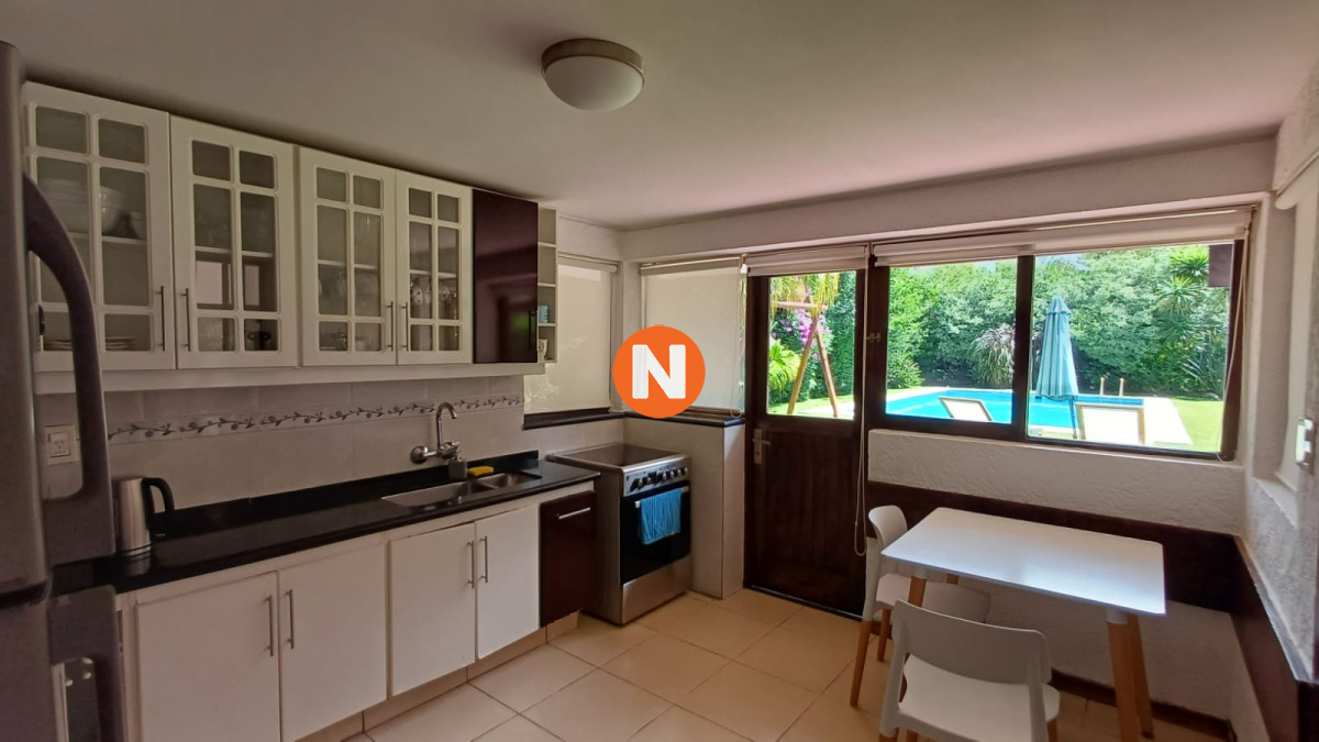 Casa Ref.225506 - Vende gran casa para vivir todo el año, de 3 dormitorios en Punta del Este 