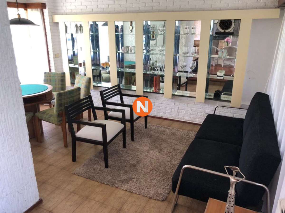 Casa Ref.225734 - Muy buena propiedad en venta, 5 dormitorios en barrio Cantegril, Punta del Este 