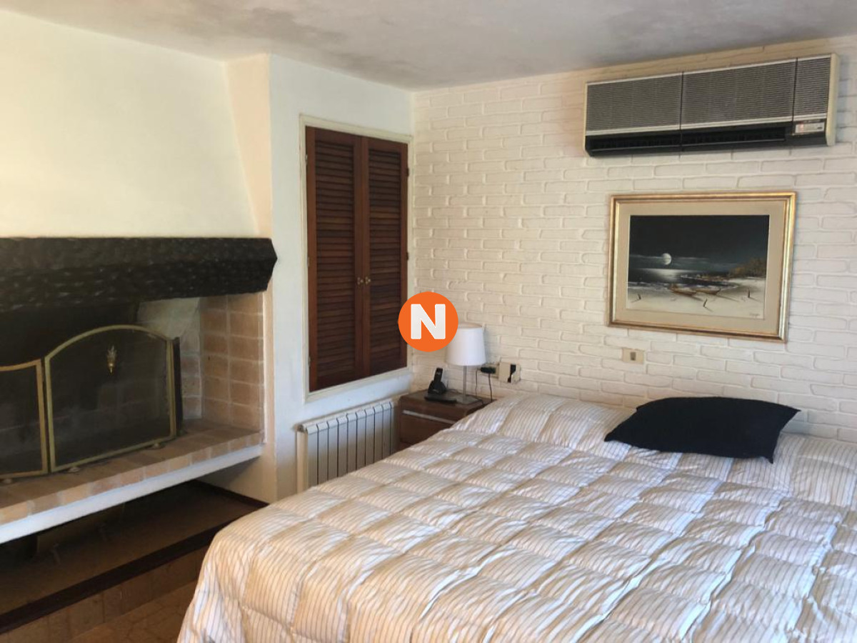 Casa Ref.225734 - Muy buena propiedad en venta, 5 dormitorios en barrio Cantegril, Punta del Este 