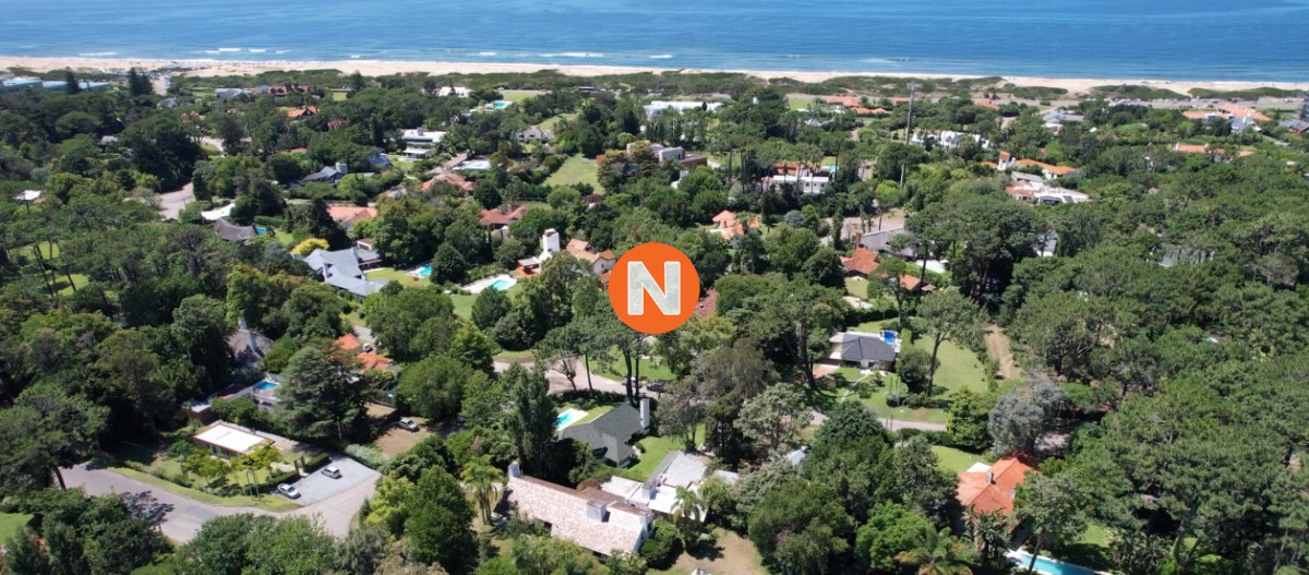 Casa Ref.225732 - En venta casa en Barrio Golf, Punta del Este de 6 dormitorios.
