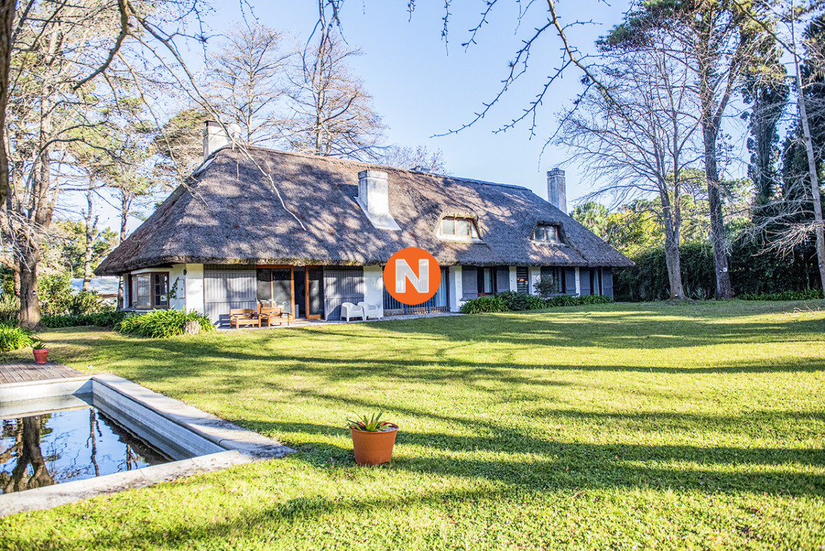 Casa Ref.225730 - Casa de 4 dormitorios en venta, en Golf Punta del Este