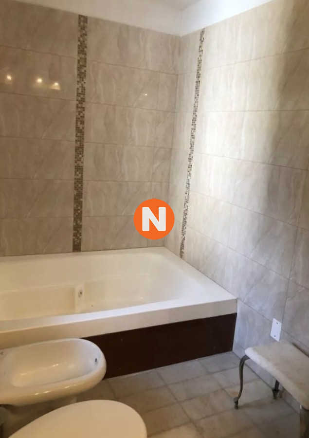 Casa Ref.225729 - Vende espectacular casa en Lugano de 3 dormitorios, con piscina y parrillero.
