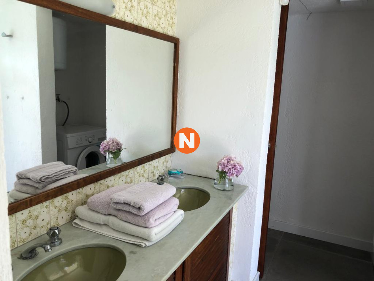 Casa Ref.225734 - Muy buena propiedad en venta, 5 dormitorios en barrio Cantegril, Punta del Este 