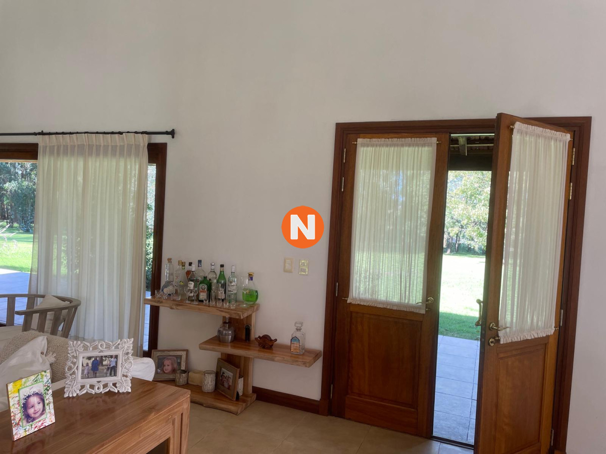 Casa Ref.222850 - Vende impresionante casa en Punta Ballena de 2 dormitorios.