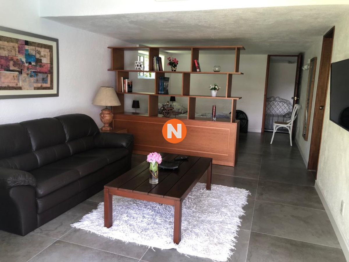 Casa Ref.225734 - Muy buena propiedad en venta, 5 dormitorios en barrio Cantegril, Punta del Este 