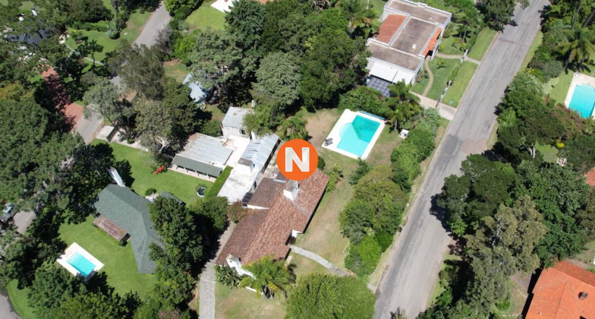 Casa Ref.225732 - En venta casa en Barrio Golf, Punta del Este de 6 dormitorios.