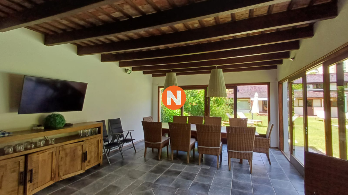 Casa Ref.225506 - Vende gran casa para vivir todo el año, de 3 dormitorios en Punta del Este 