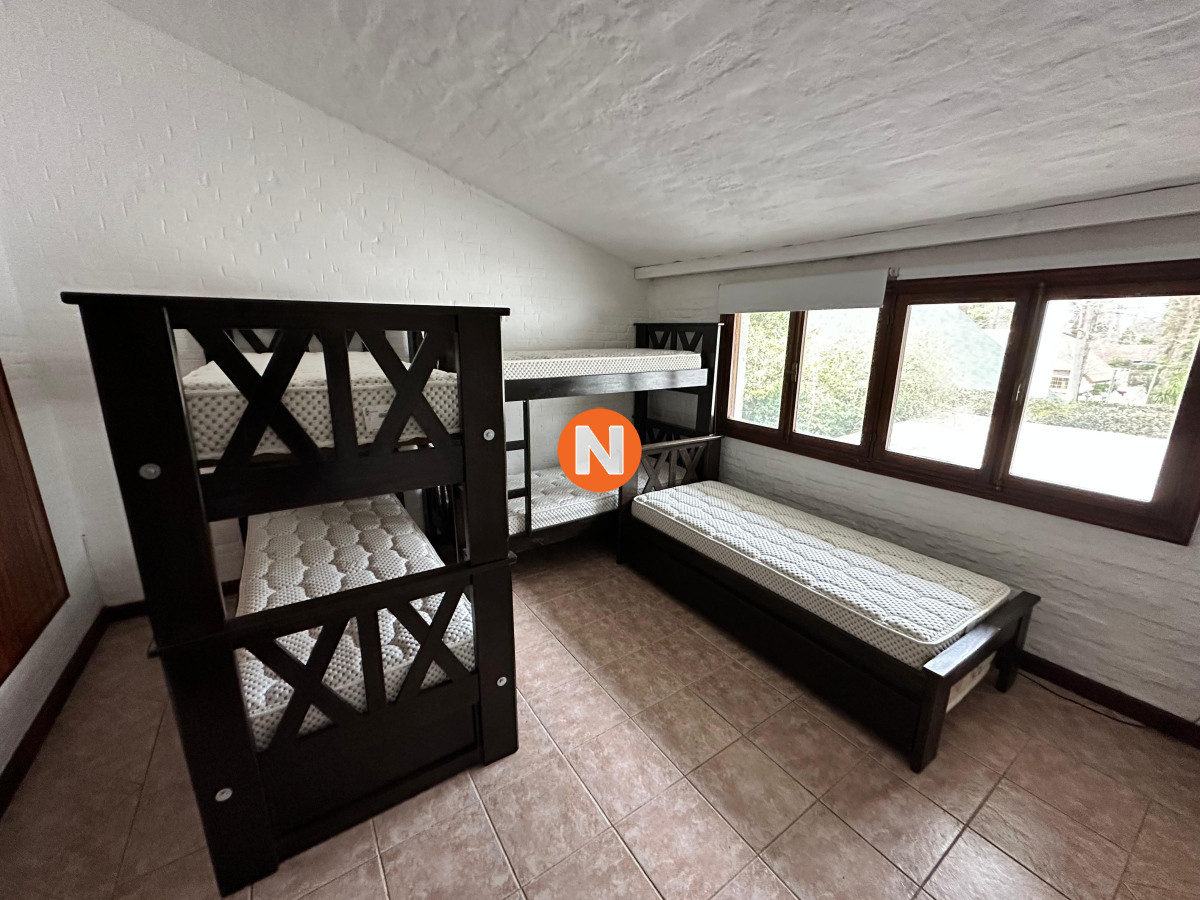 Casa Ref.225732 - En venta casa en Barrio Golf, Punta del Este de 6 dormitorios.