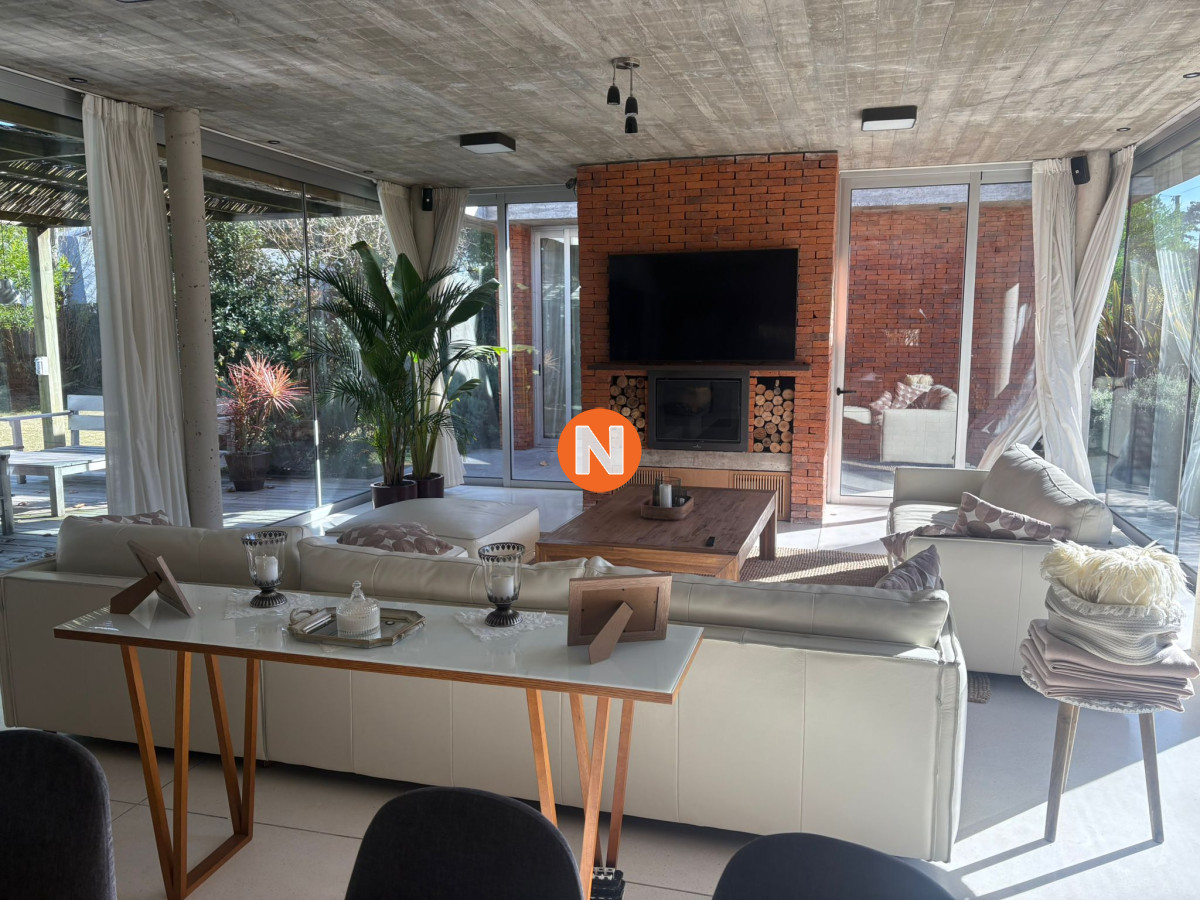 Casa Ref.225731 - Casa en venta de 3 dormitorios en Punta del Este.