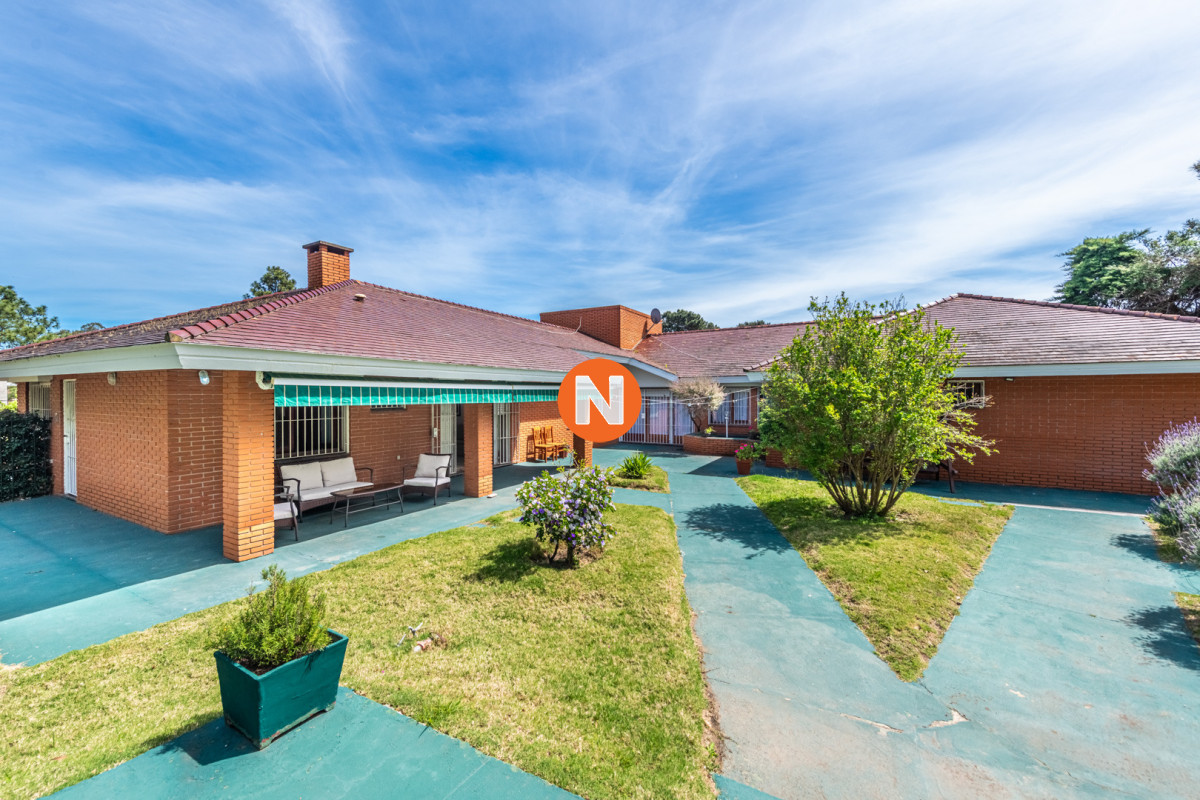 Casa Ref.225706 - Vendemos espectacular casa de 4 dormitorios en Playa Mansa, Punta del este